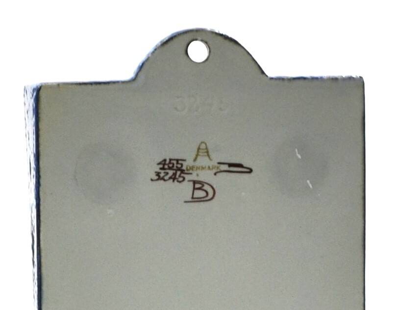 Wall-mounted candle holder in porcelain, Tenera series by Berte Jessen for Aluminia.