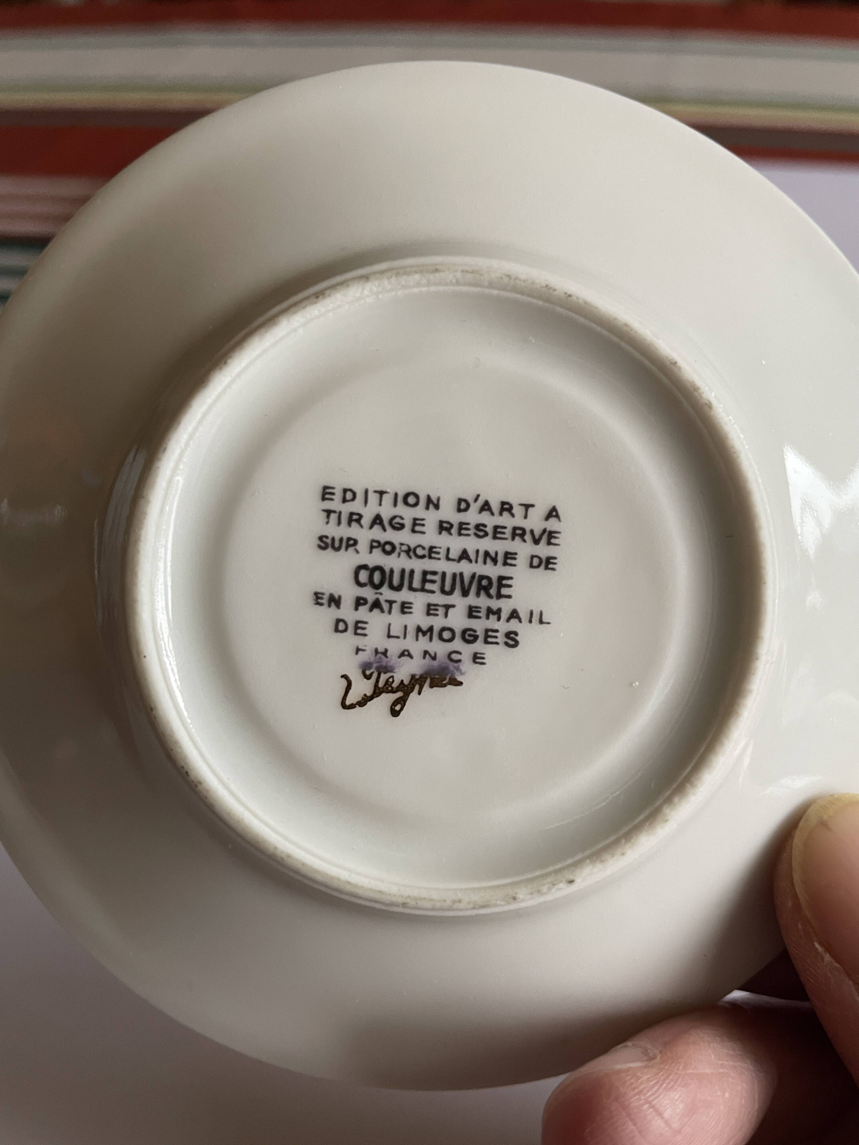 Limoges porcelain coffee service, signed peynet, in very good condition.