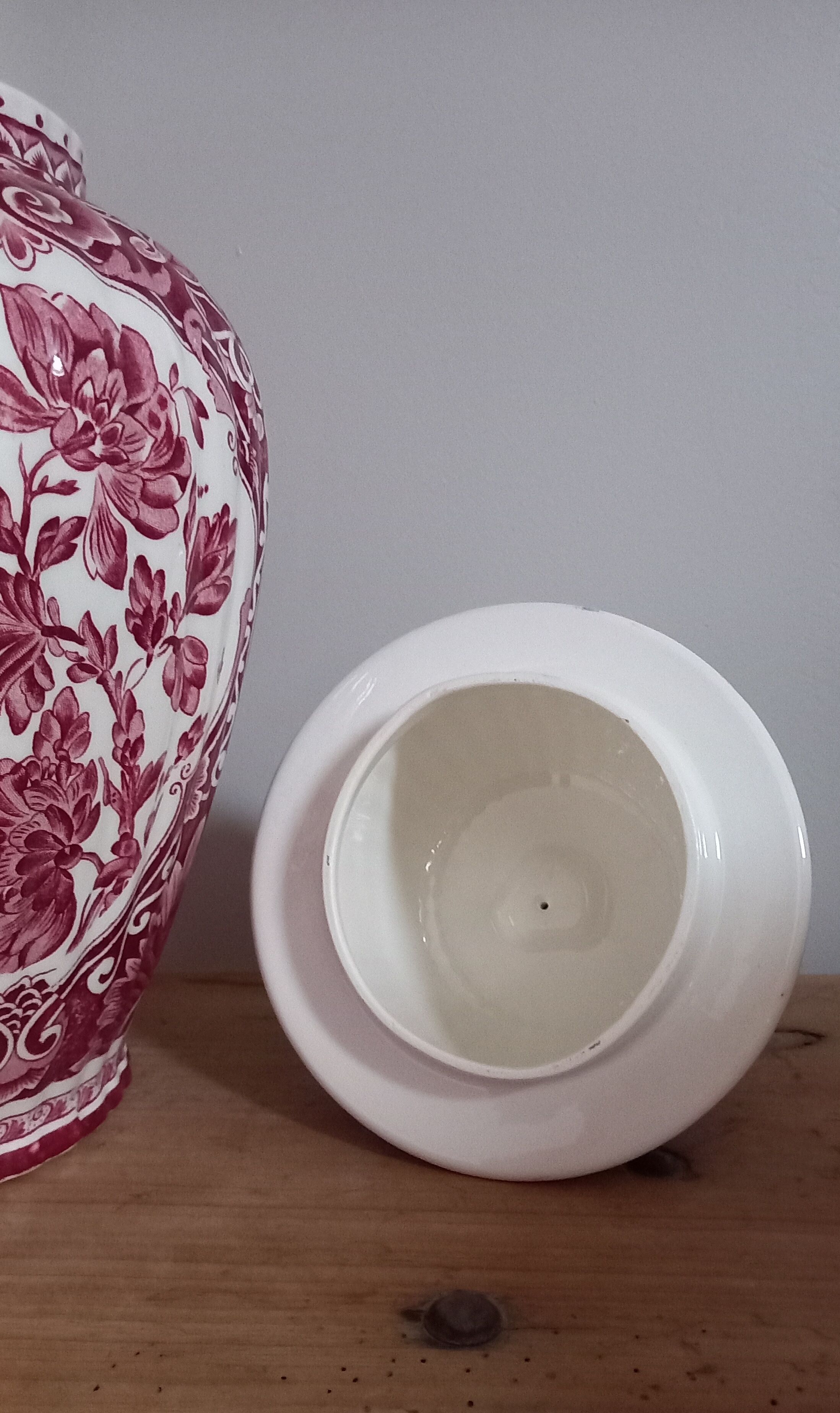 Covered vase Royal Sphinx Maastricht Petrus Regout & Co