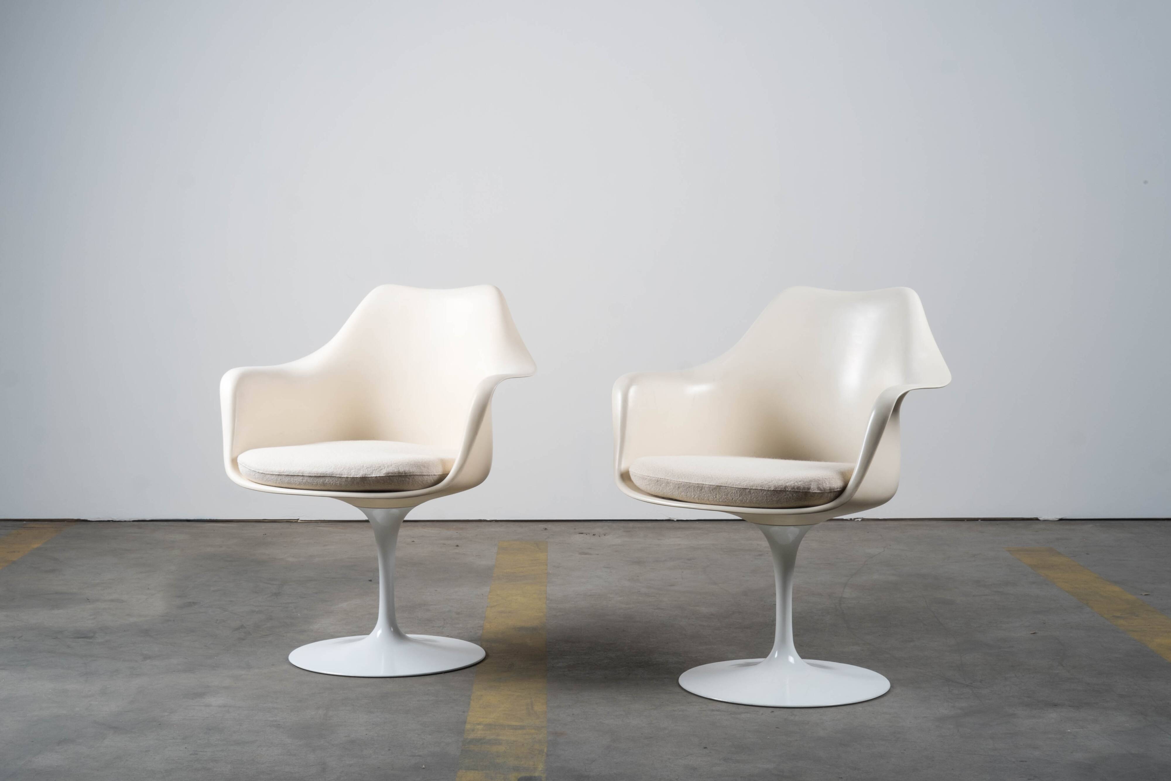 Eero Saarinen - Knoll Tulip armchairs