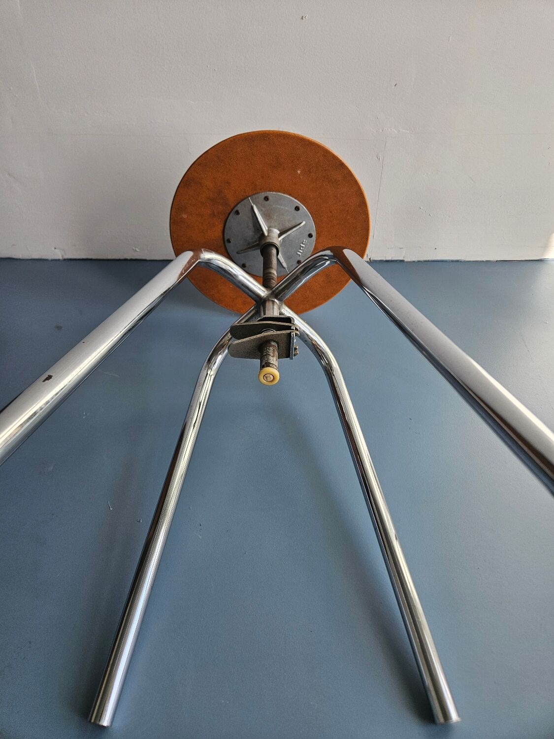 Adjustable architect's stool