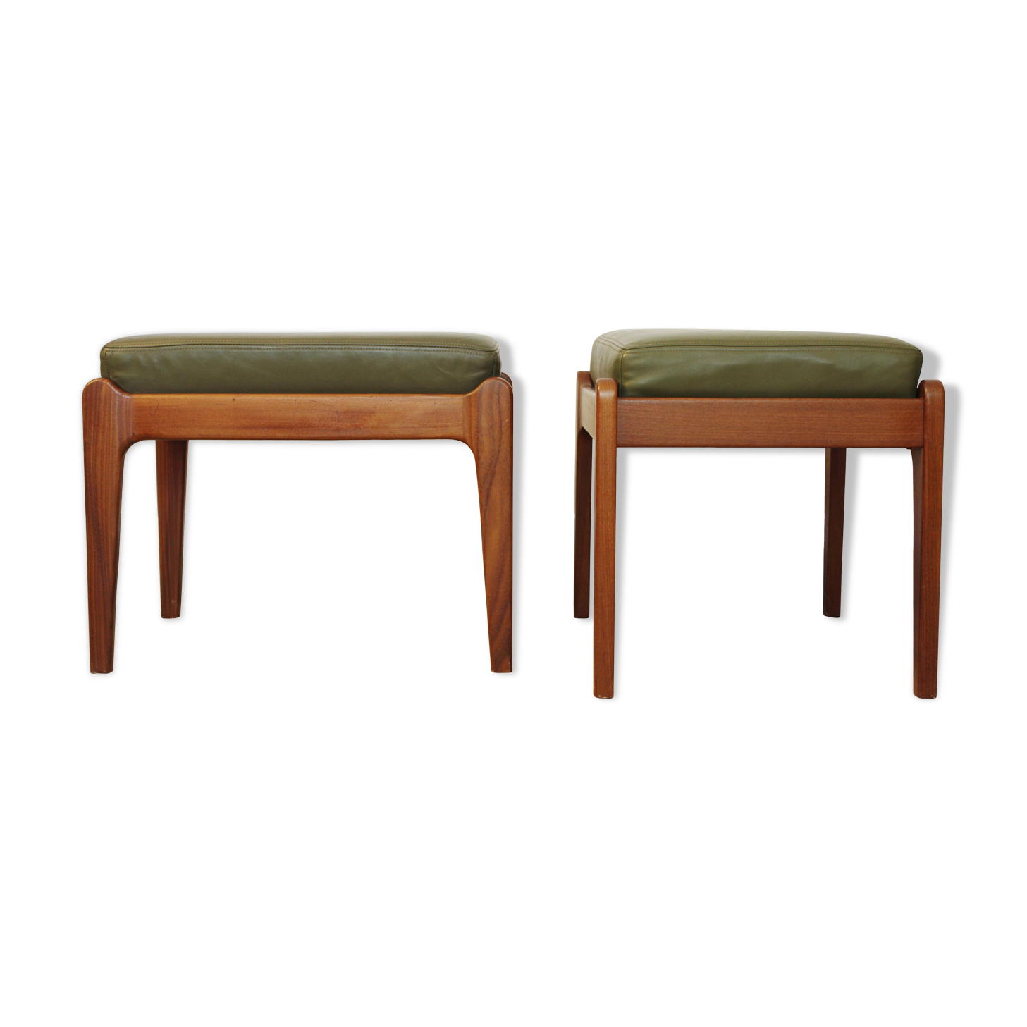 Pair of Mid-Century Stools in oliv leather
