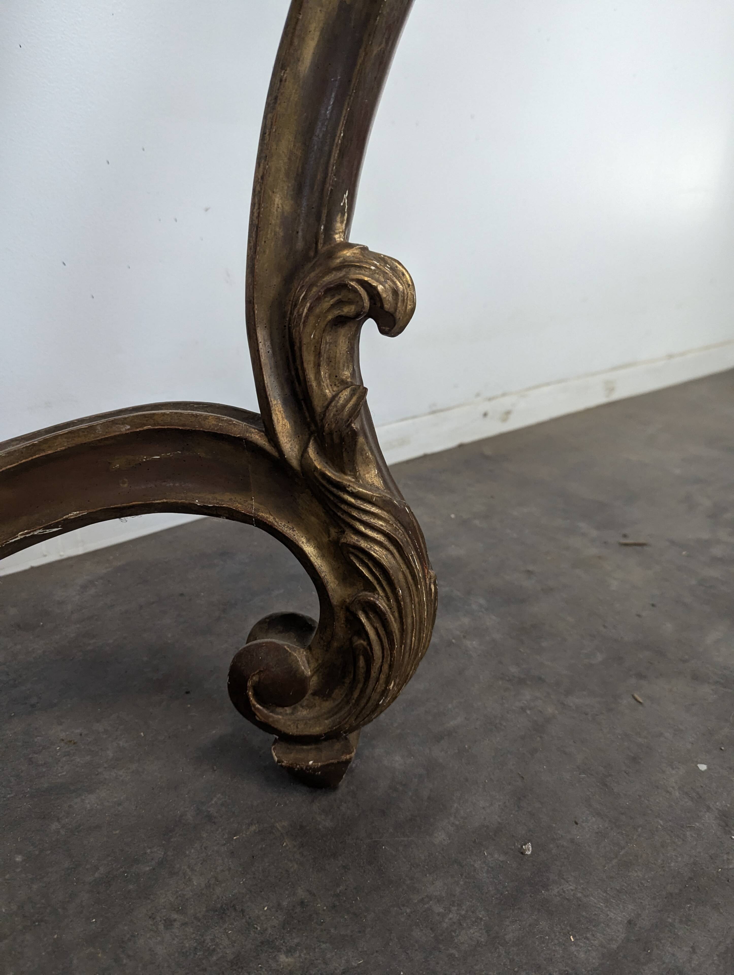 Console Louis XV en bois doré sculpté dessus marbre rouge