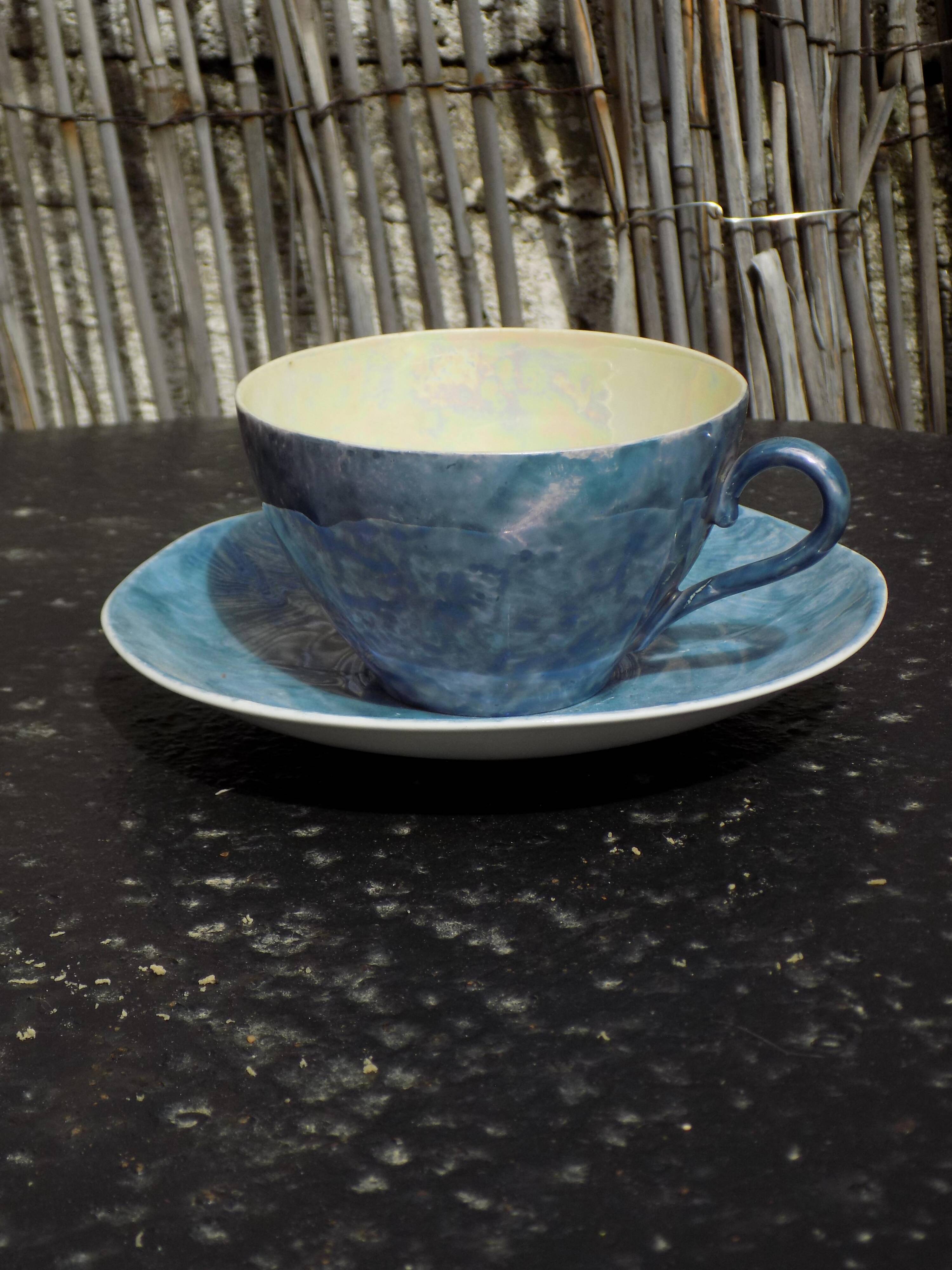 Tasse et soucoupe bleues