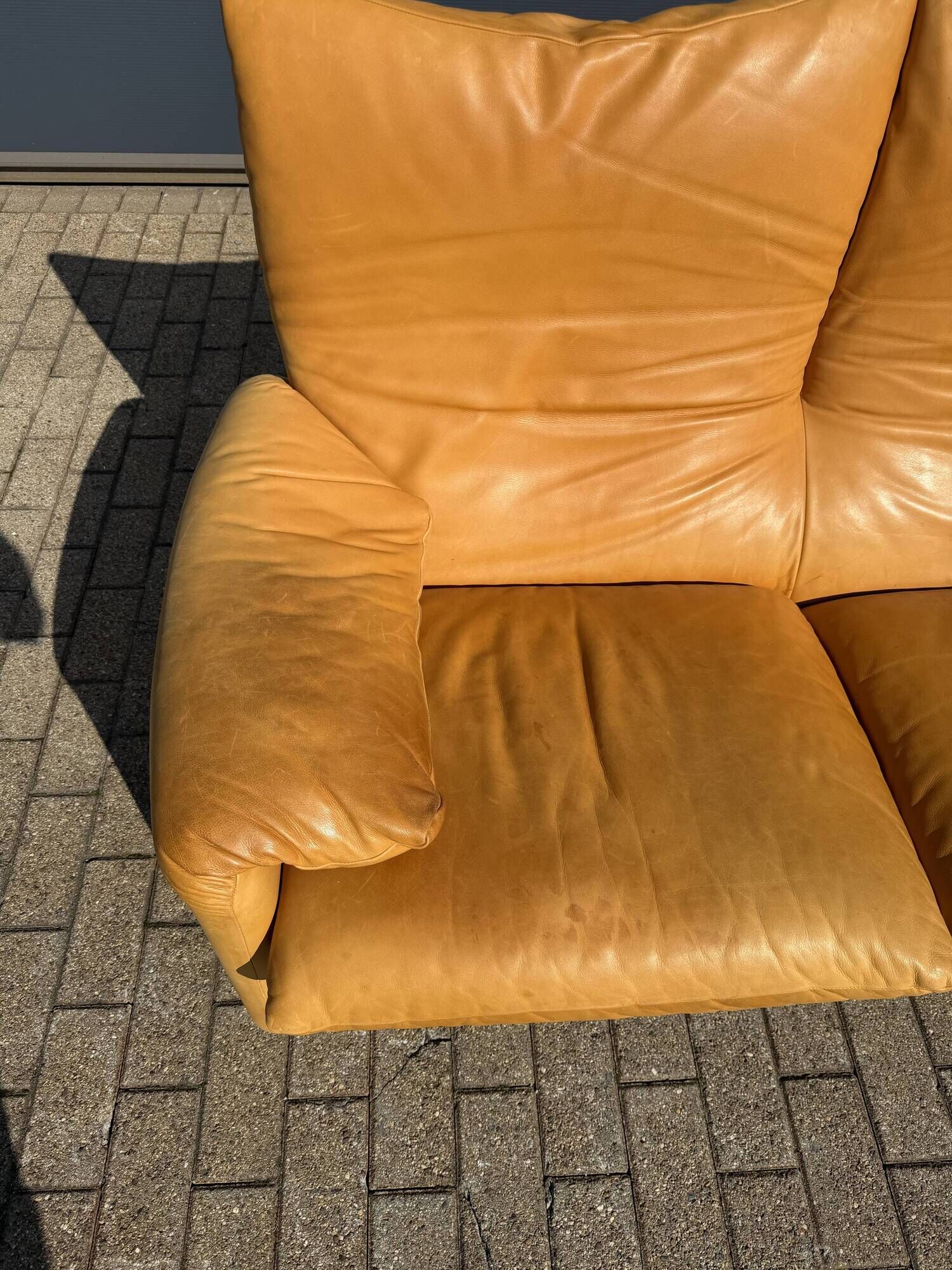 Beautiful Cassina Maralunga 2-seater in camel light patinated natural leather.