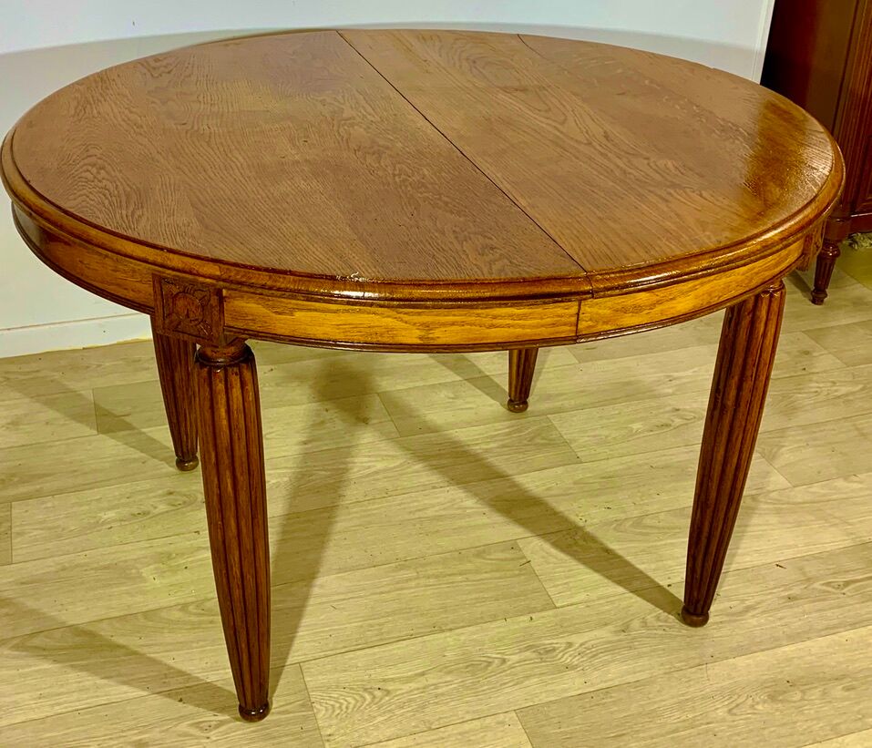 OVAL TABLE Art Deco period 1920 in solid oak, possibility of extensions