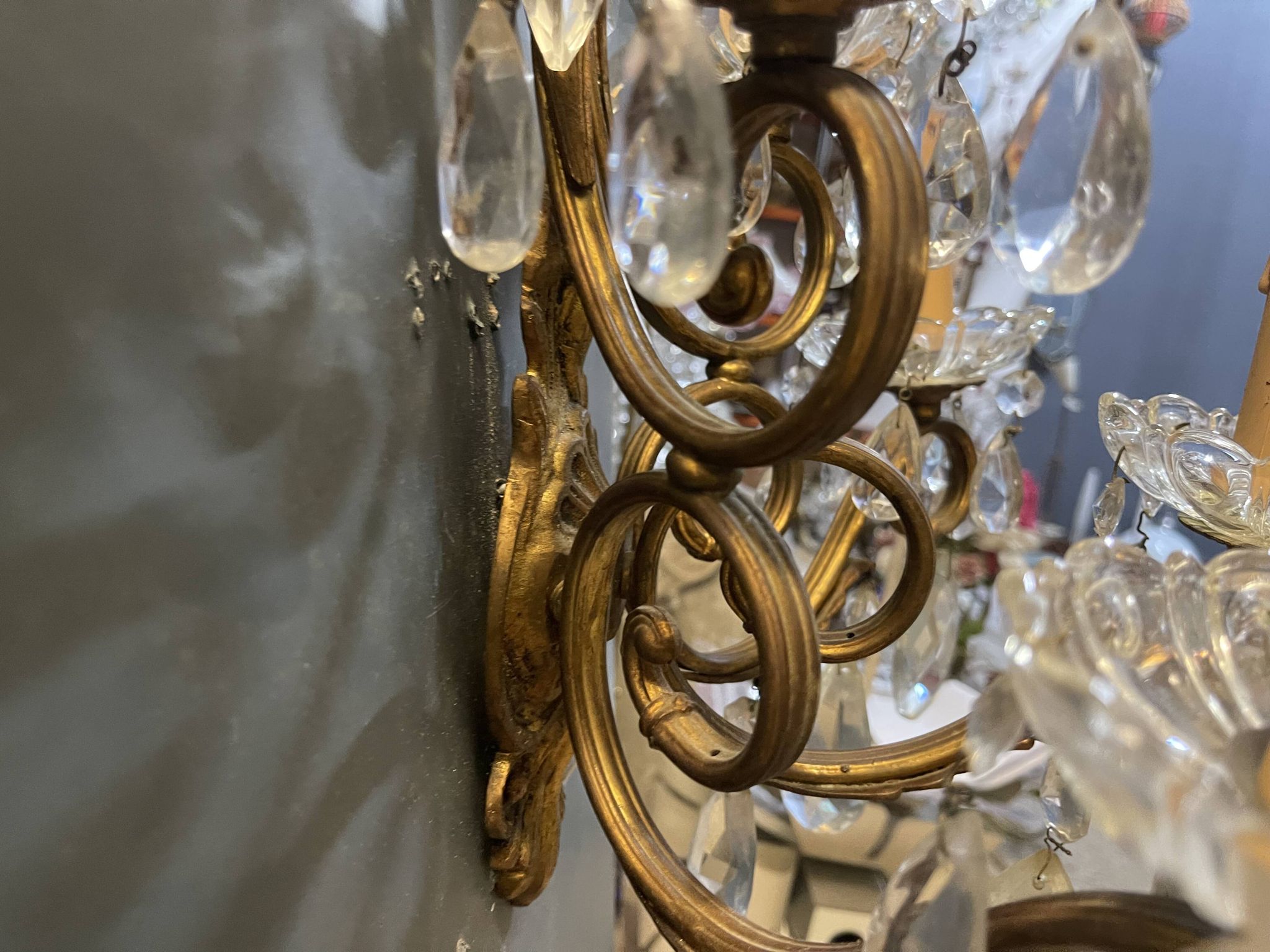 Grandes appliques murales en bronze et cristal, ensemble de 2, Italie, années 1950.