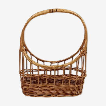 Oval wicker basket and a handle