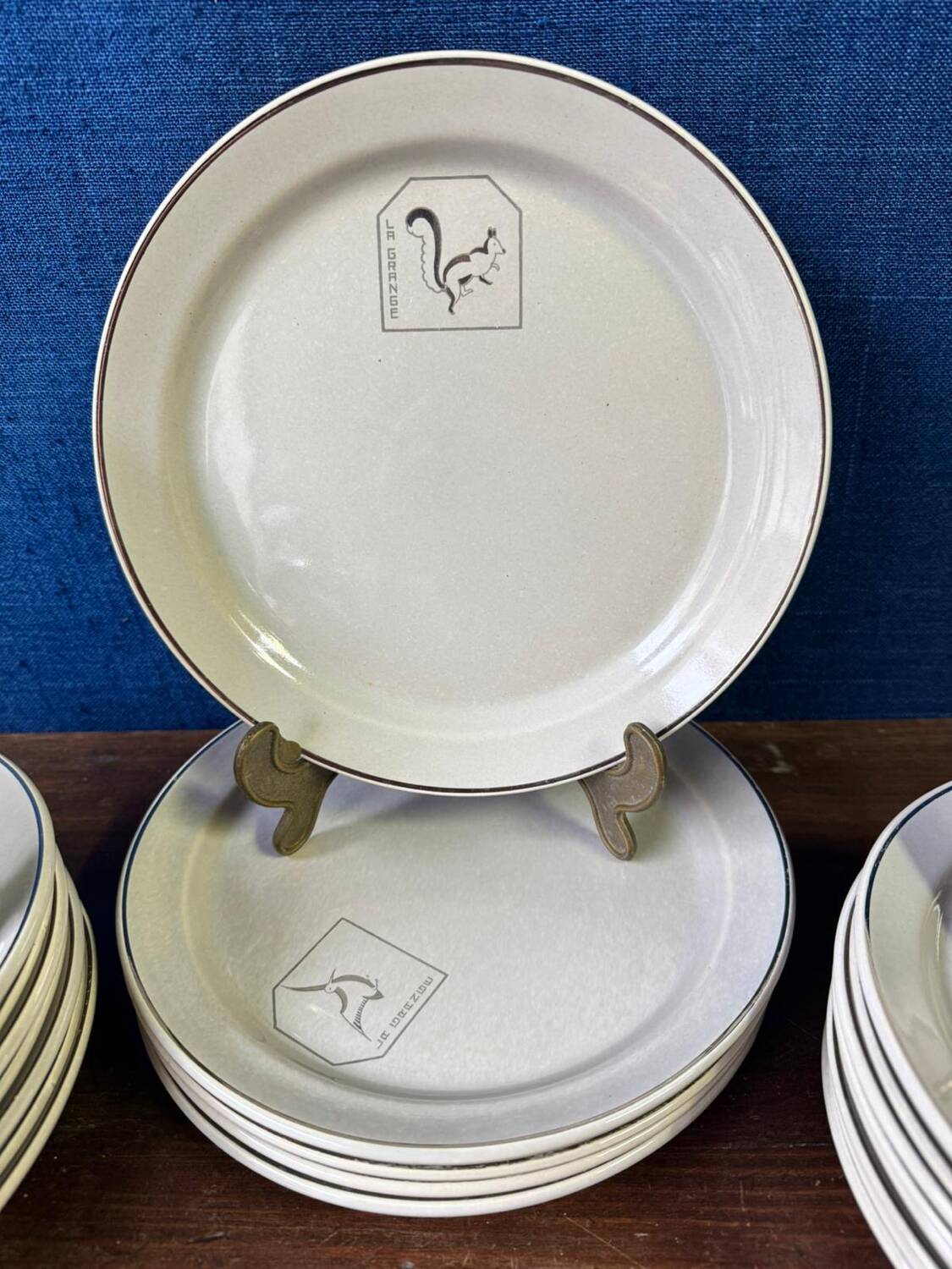 Art Deco hunting service, 22 pieces in ceramic.