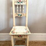 Chaise en bois enfant blanche et fleurie peinte à la main