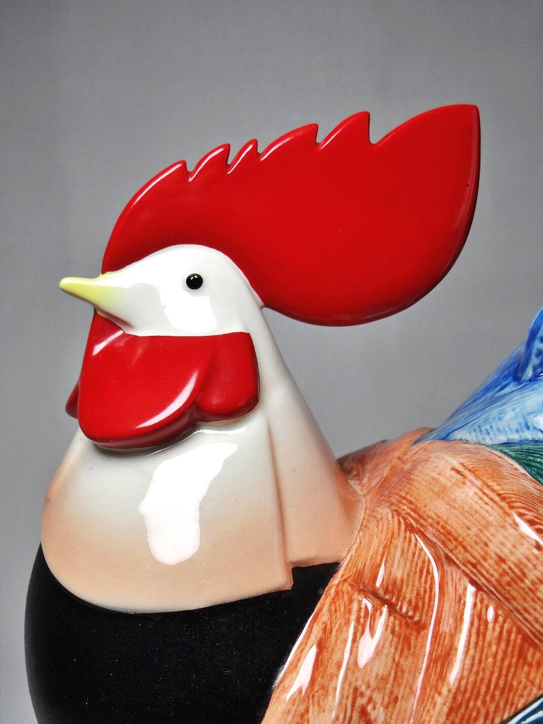 Polychrome porcelain rooster subject Hahn Georges Selim for Goebel Germany 1984