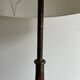 lampadaire vintage avec tablette et pied tripode