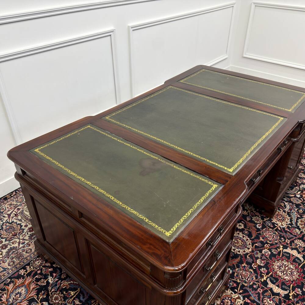 Bureau classique en cuir vert Partnerdesk