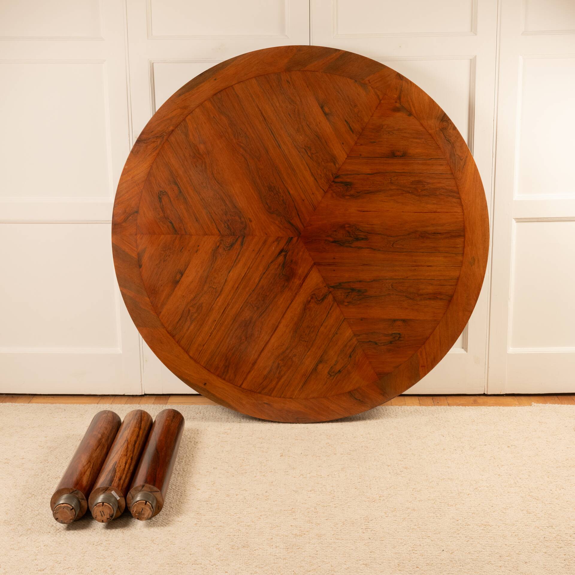Round dining room table - Brazil 1960