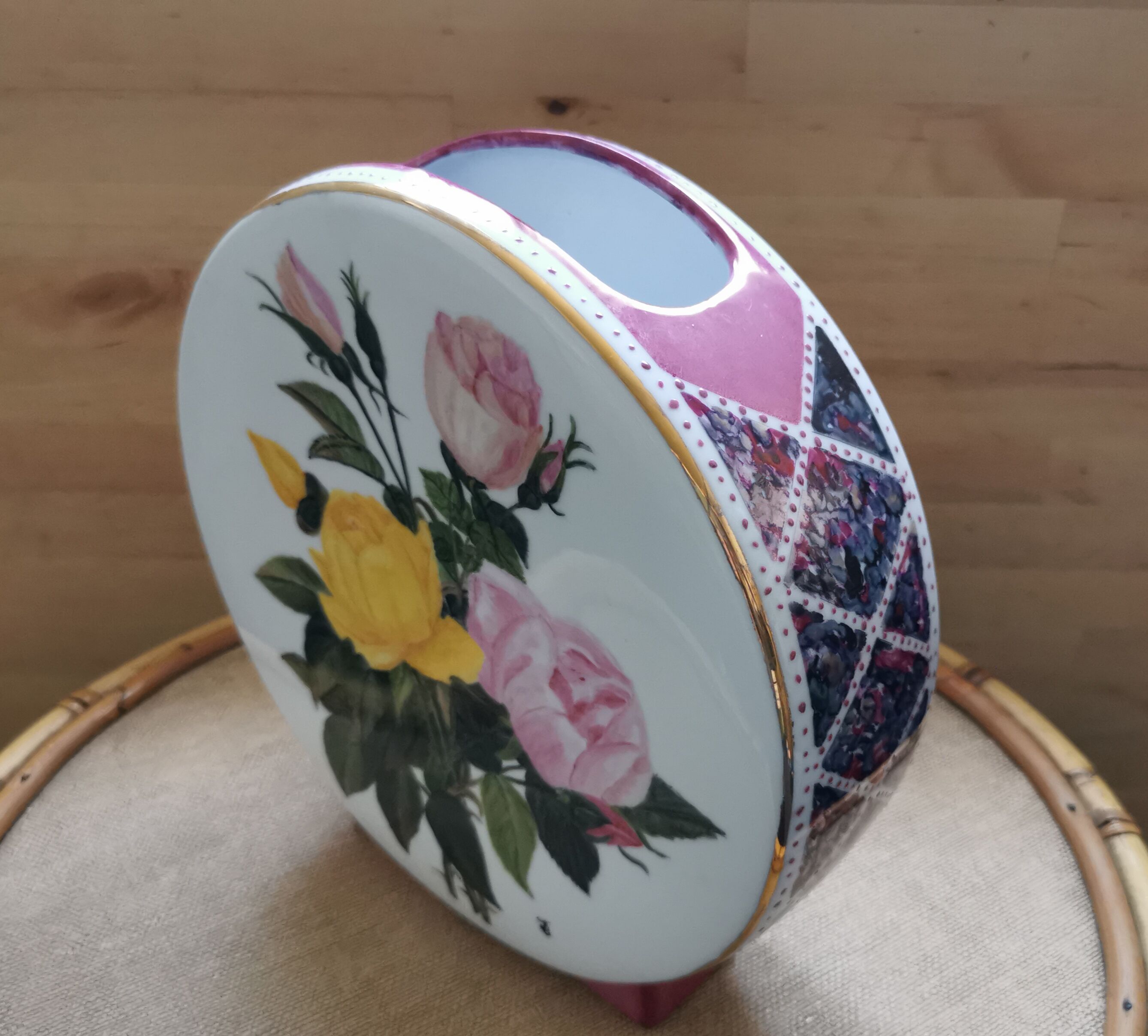 Vase tambourine floral decoration