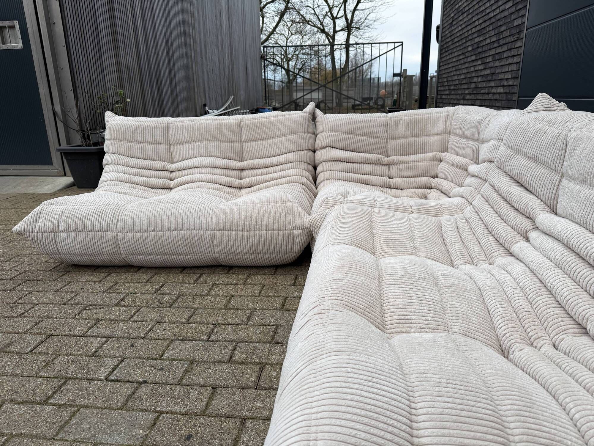 Original ligne roset togo set 3z, 2z + corner beige corduroy in new condition!!