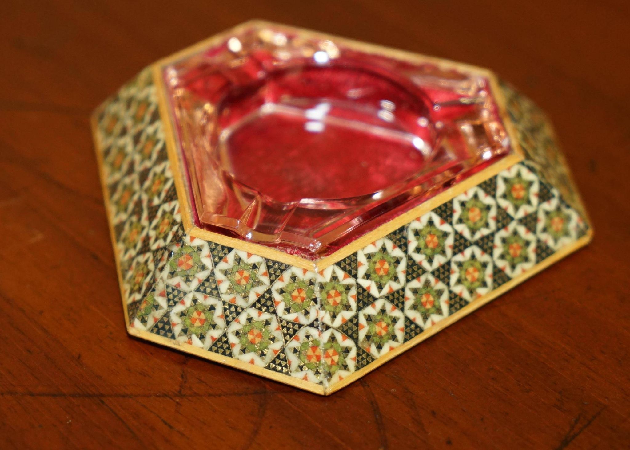 Cendrier persan antique avec plateau triangulaire en verre