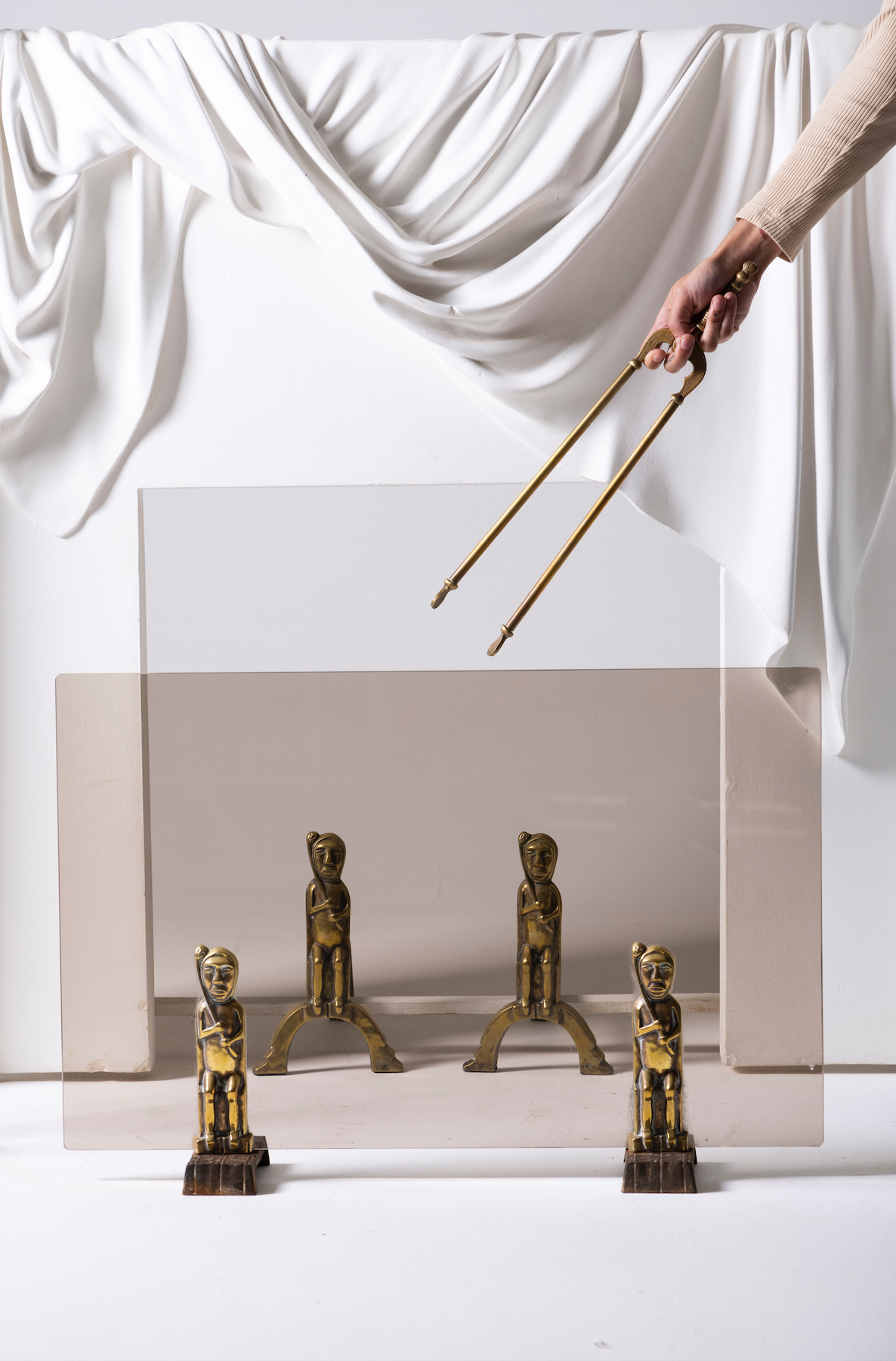 Plaster fireplace from Atelier Sedap