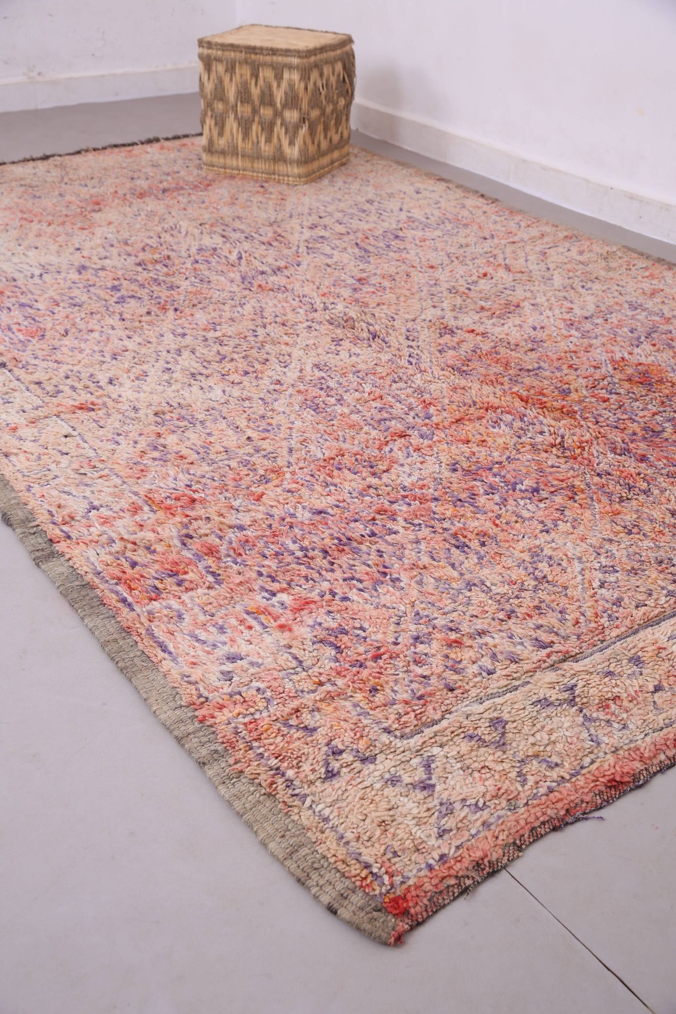 Pink Vintage Moroccan Rug 197 x 320 cm, Berber Wool Rug, Handmade Boho Rug