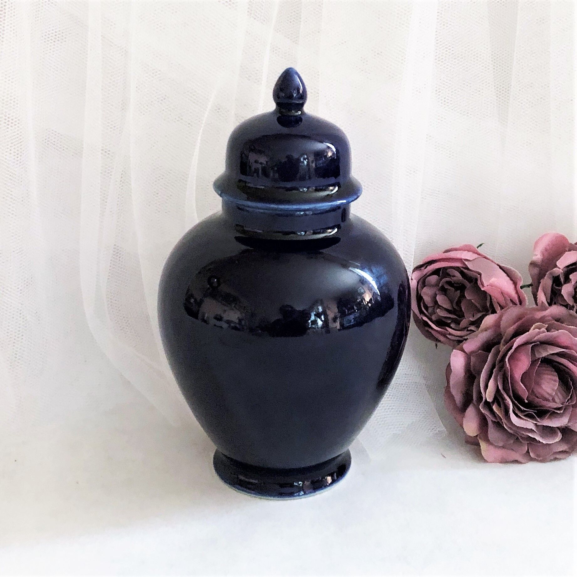 Potiche cobalt blue porcelain lid jar decorated with peacocks