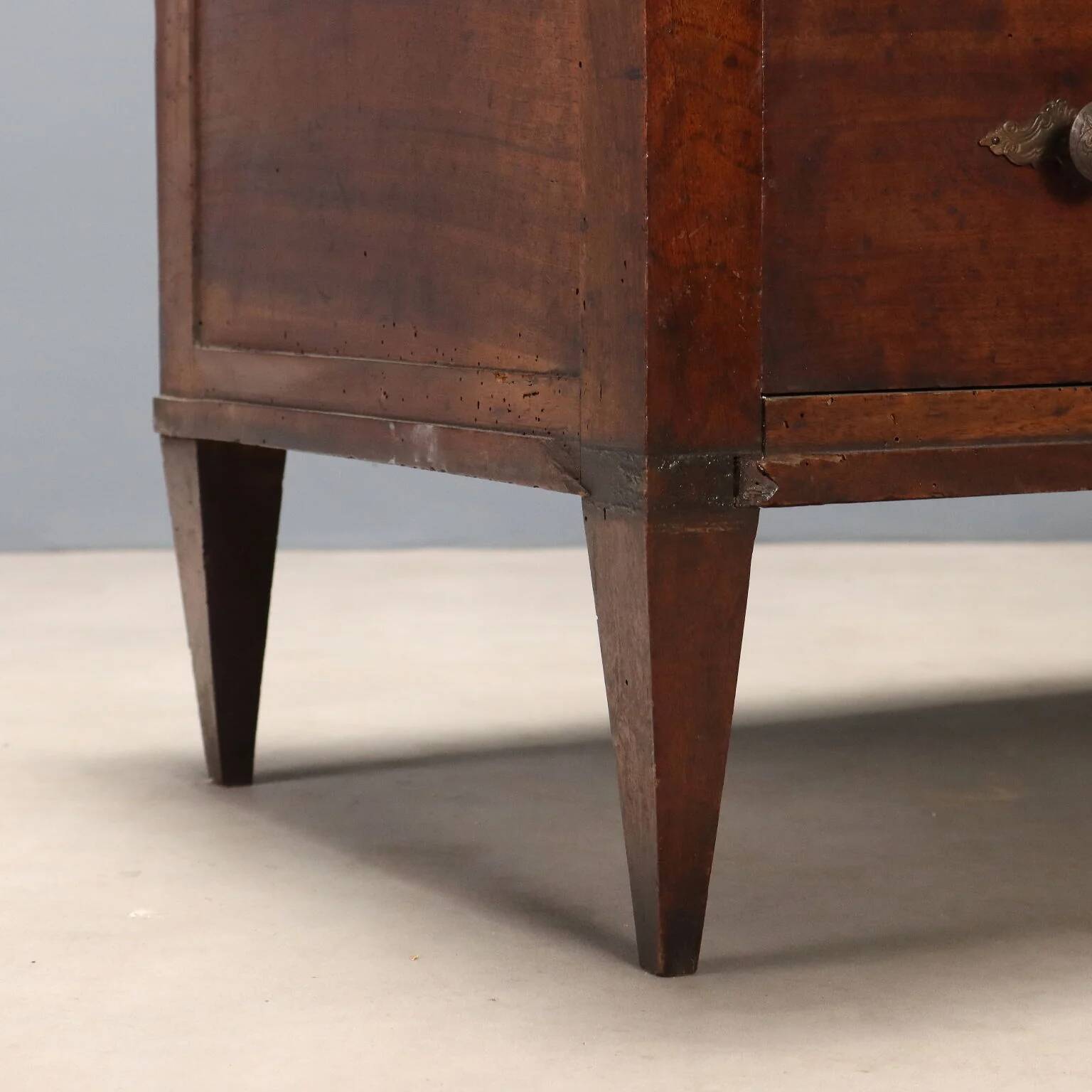 Commode Directoire ancienne en noyer 3 tiroirs XIXe siècle