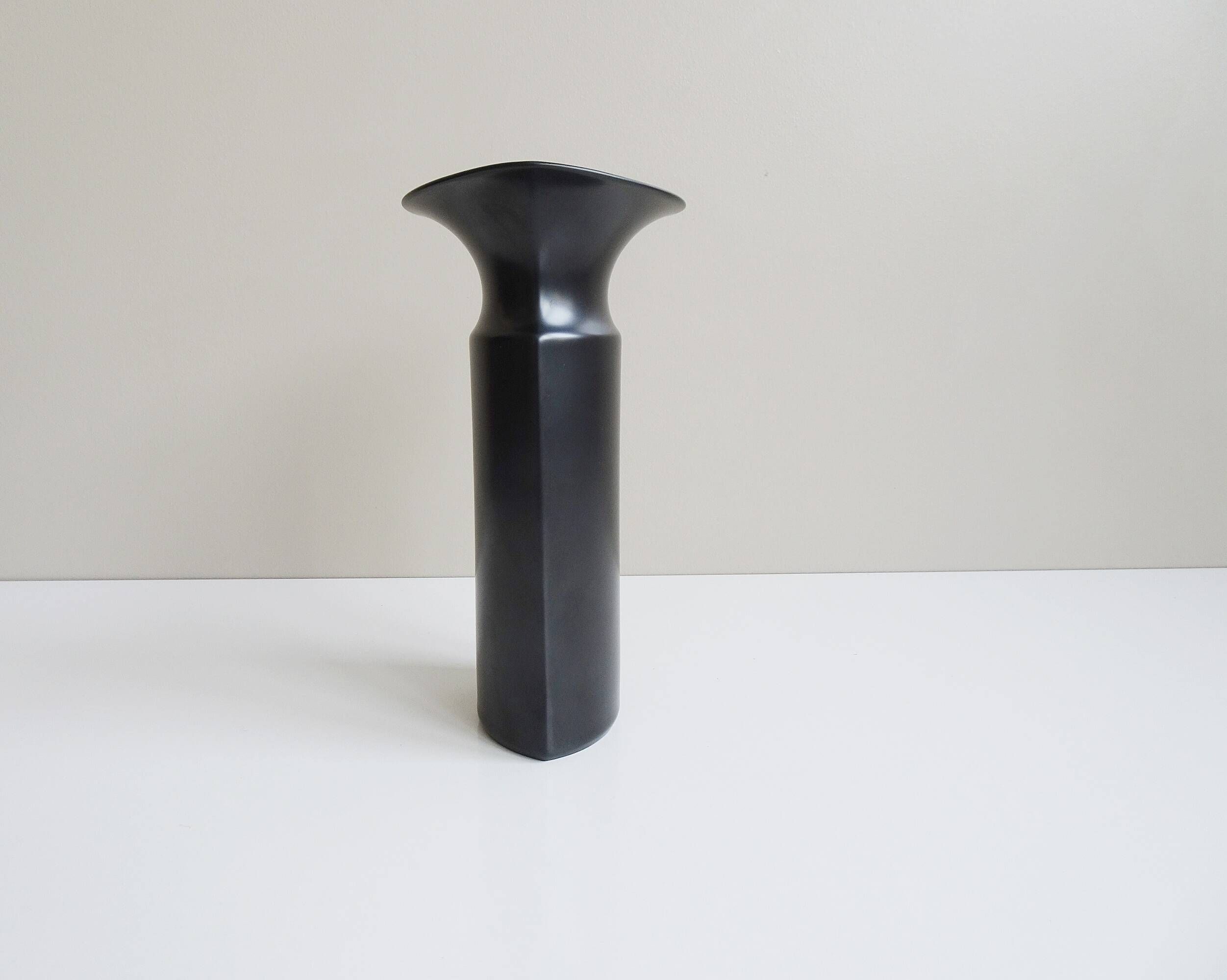 Vase from Rosenthal Studio Line - Porcelaine Noire - Design James Kirkwood