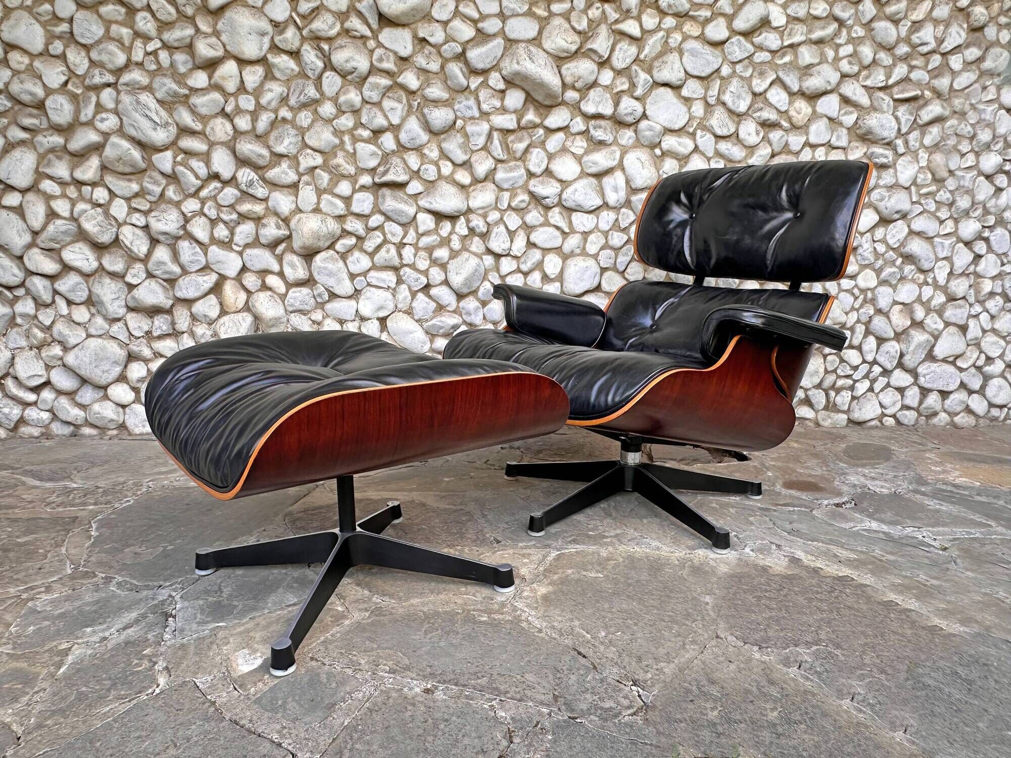 Eames Lounge Chair 670 & Ottoman 671 in rosewood, Herman Miller