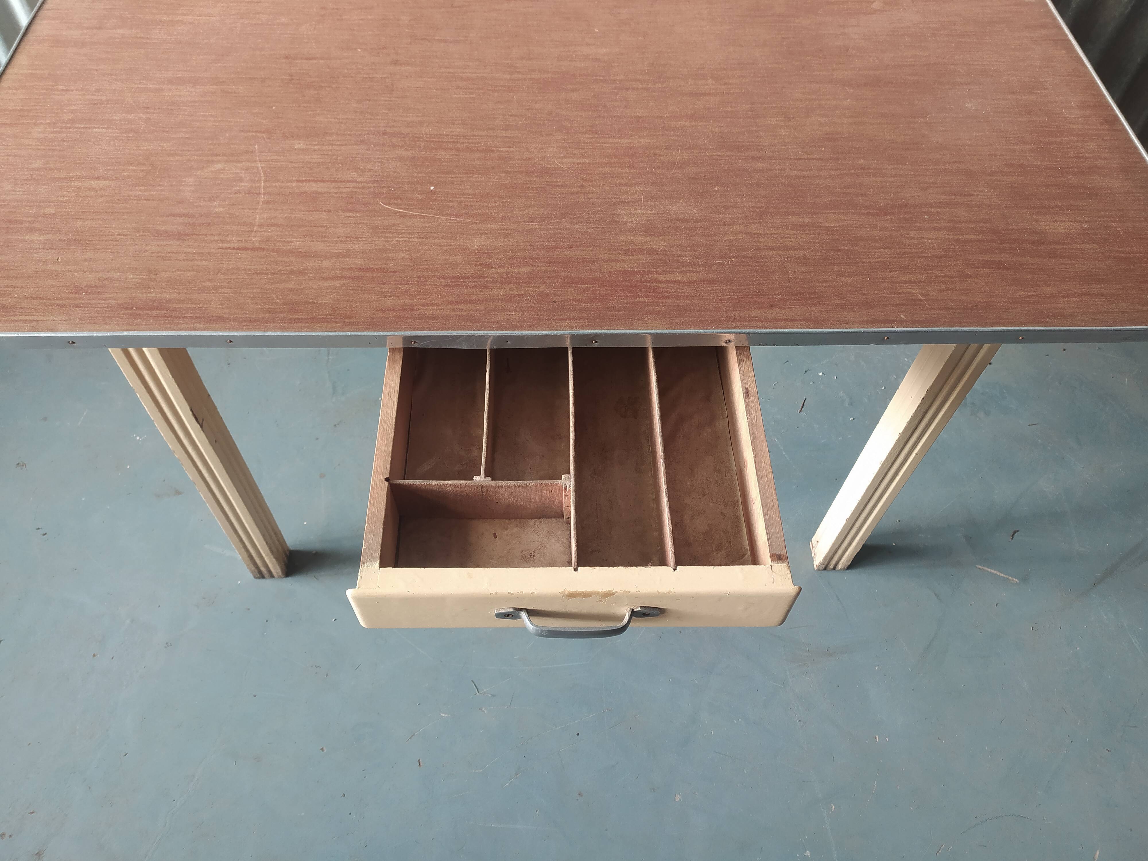 Table de cuisine vintage années 50
