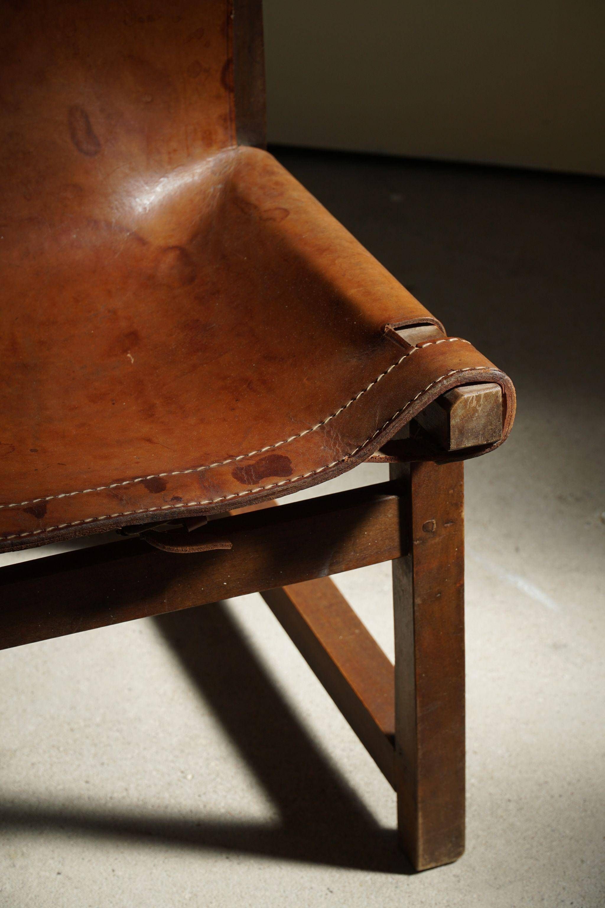 Paco Muñoz, Pair of lounge hunting armchairs, model "Riaza", leather and walnut, 1960