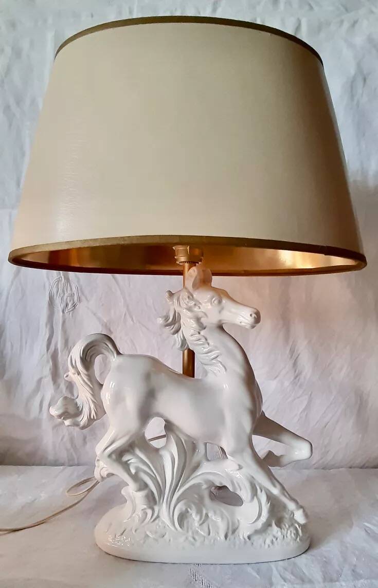 White horse lamp