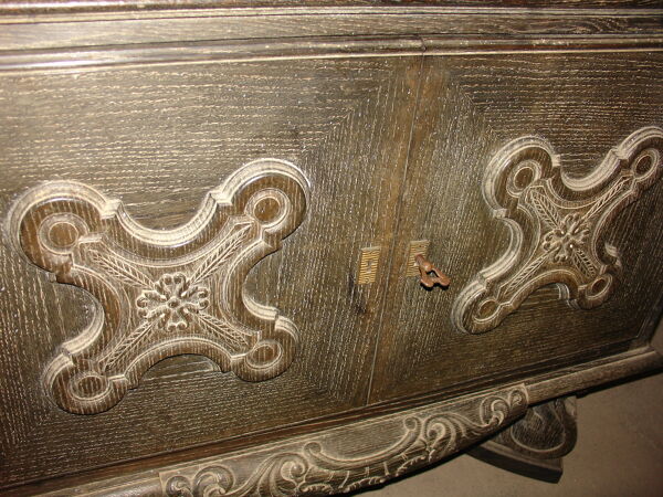 Argentier - Bar des années 40 en chêne noir céruse blanche d'origine