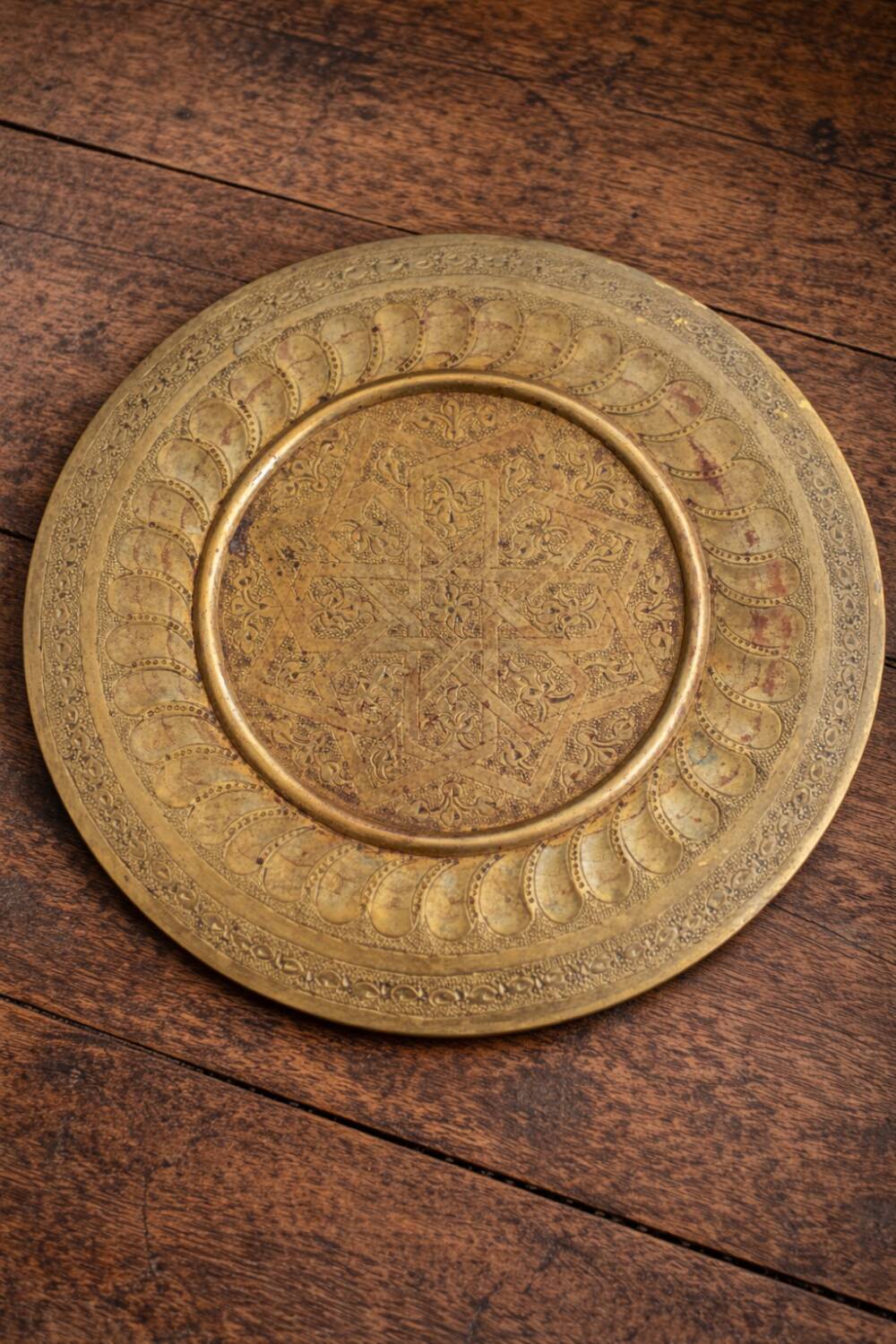 Set of 2 embossed brass trays