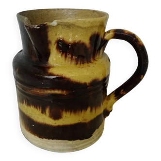 Cruche ancienne en faïence française de Dieulefit, à glace jaune