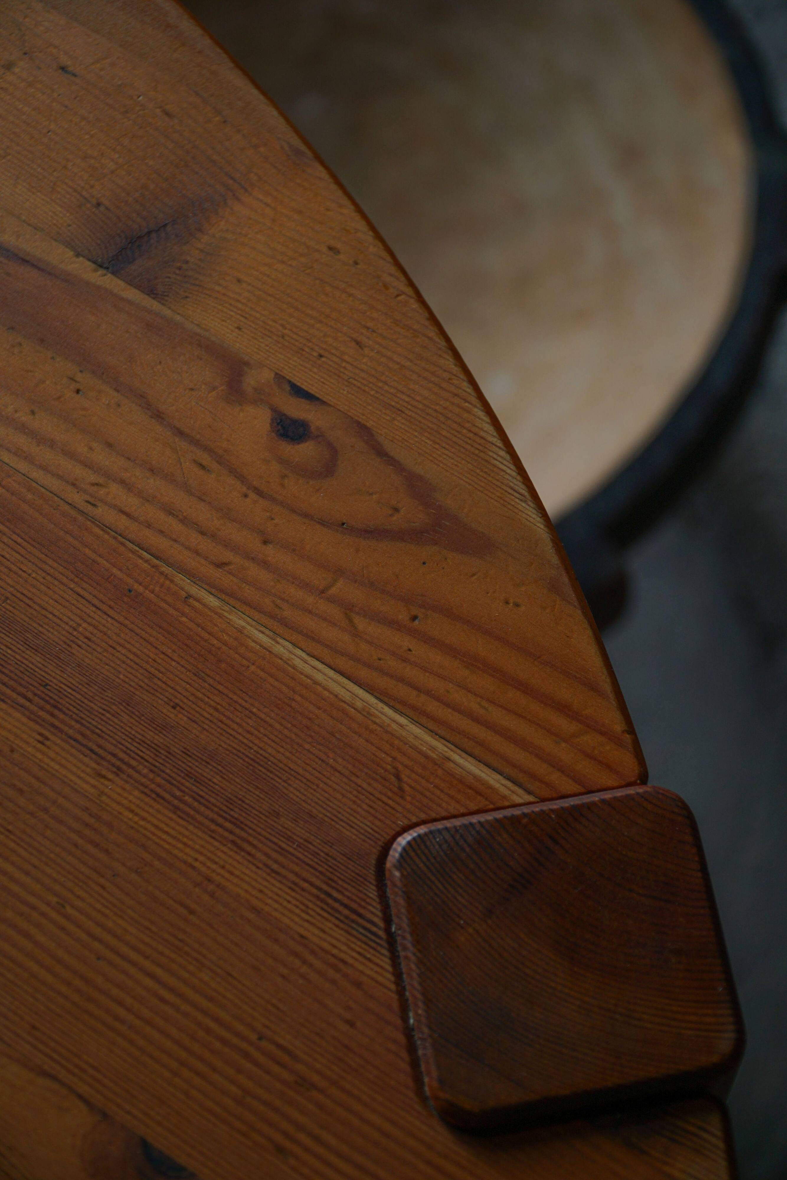 Mid-century Danish round dining table in solid pine, 1970s.