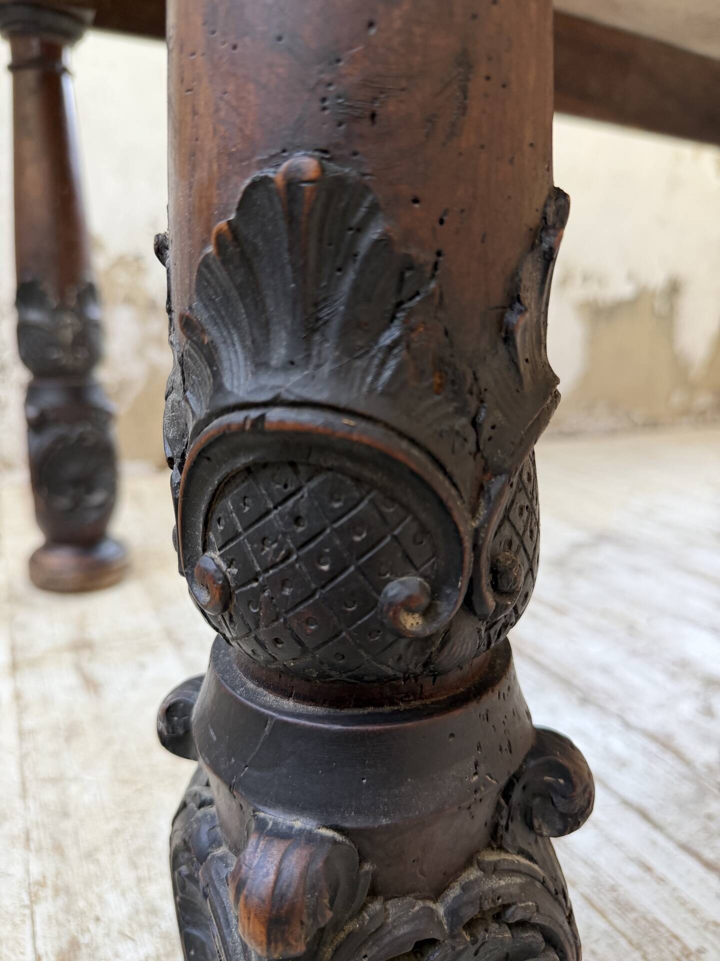 19th-century castle table, carved solid oak, 190cm.