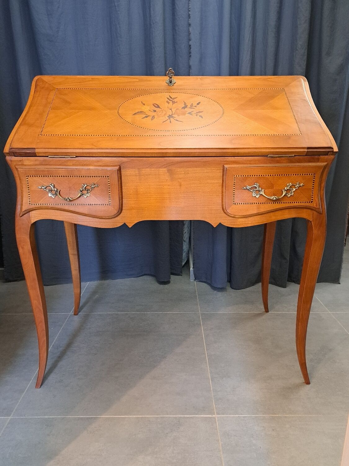 Bureau de pente en marqueterie