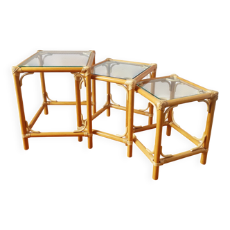 3 tables gigognes vintage en rotin et verre