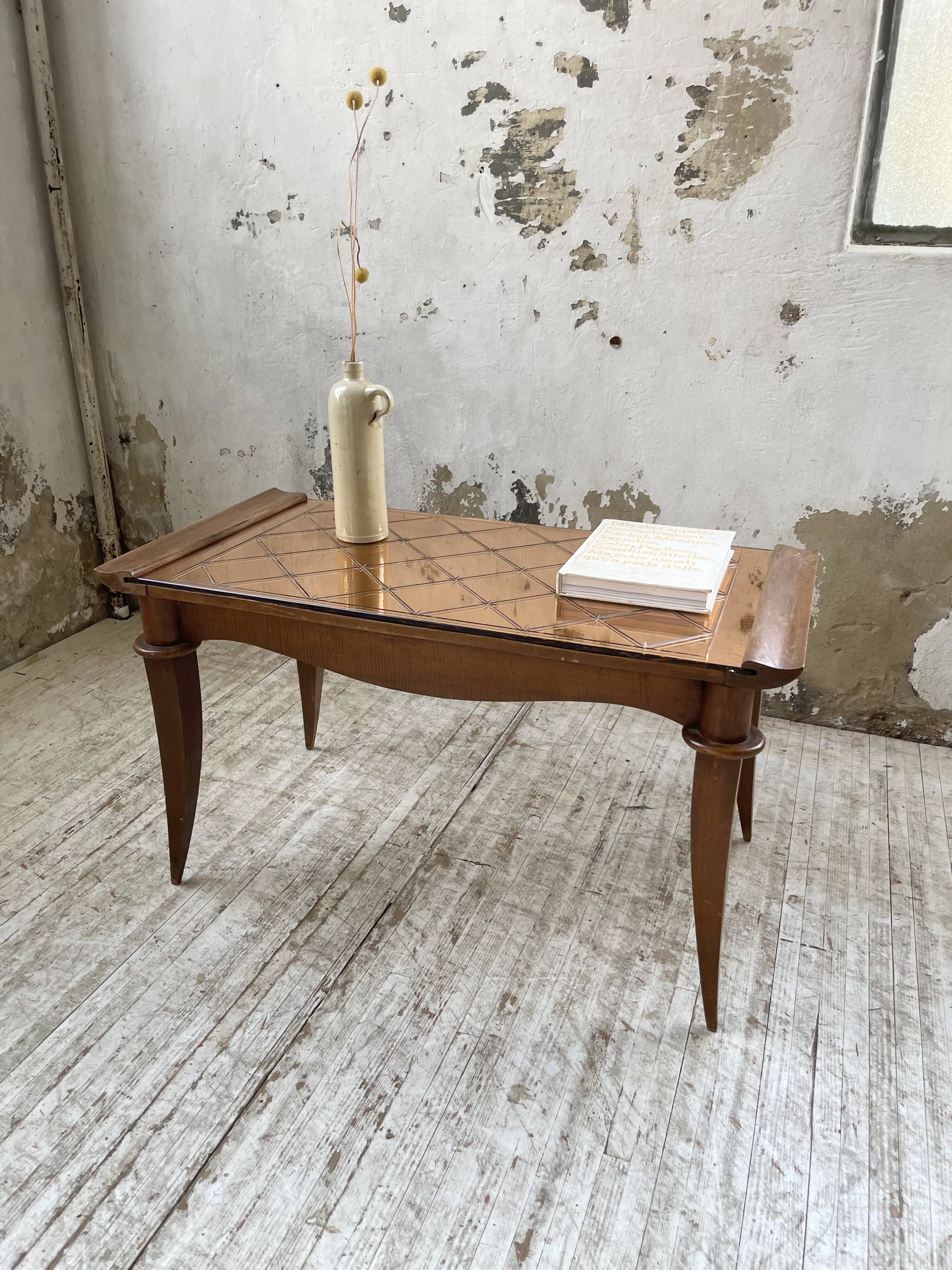 60s coffee table with pink mirror