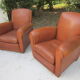 Paire de fauteuils club en cuir