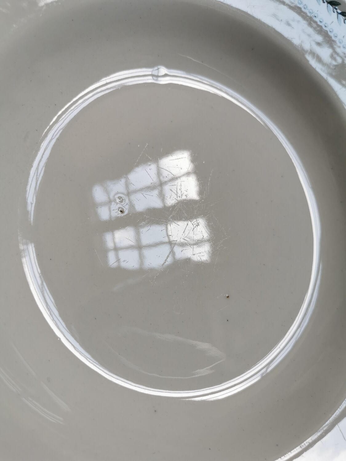 Hollow plates ancient iron earth Gien