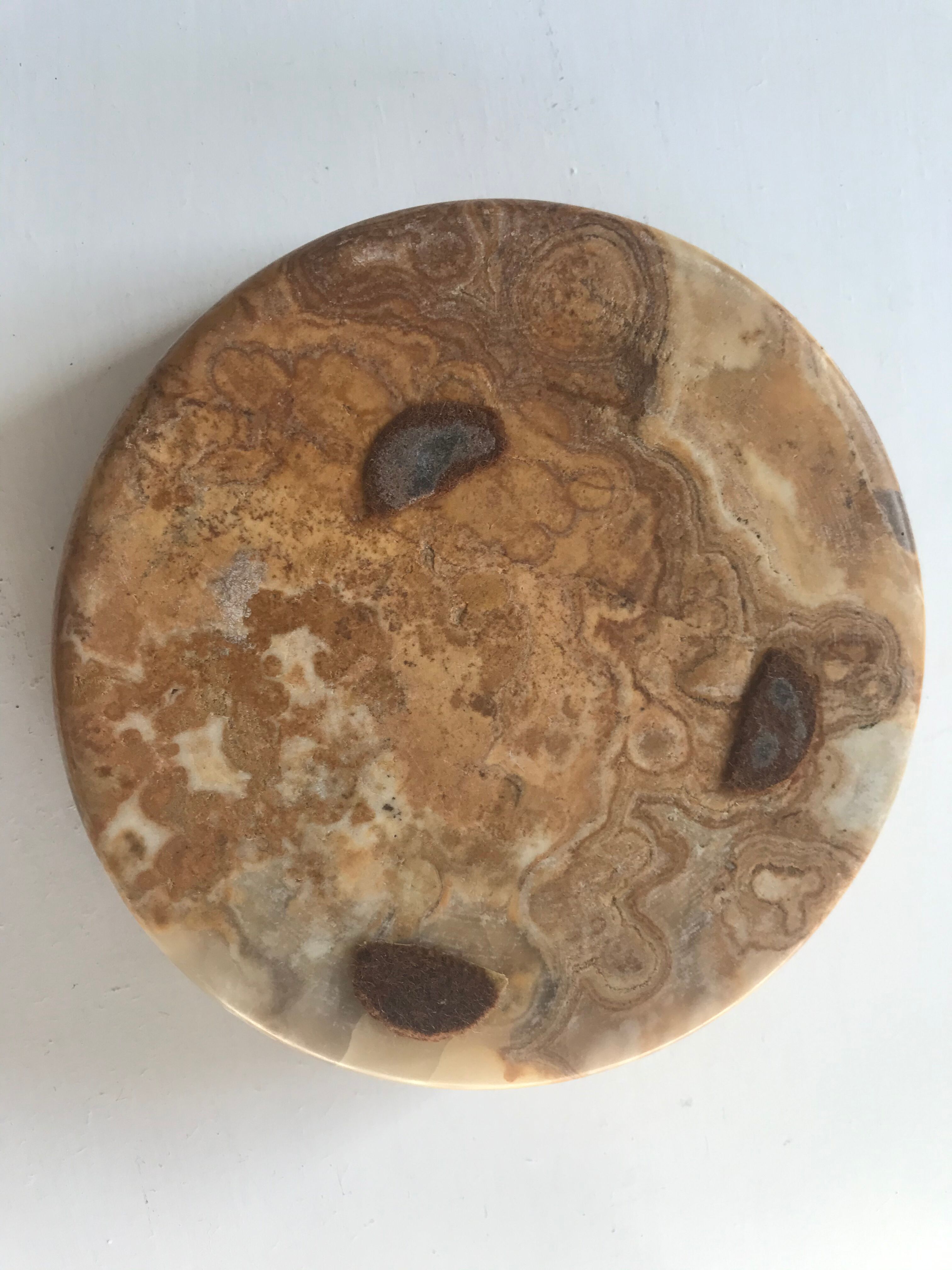 Empty pocket in vintage onyx