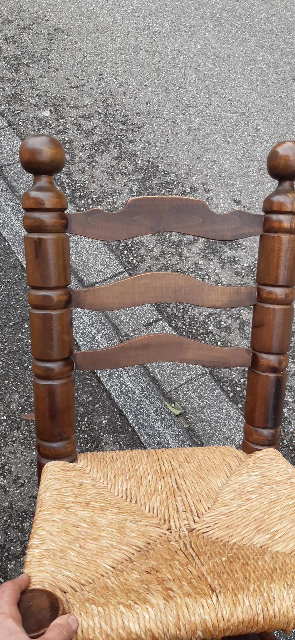 4 chaises brutalistes en bois tourné et paille