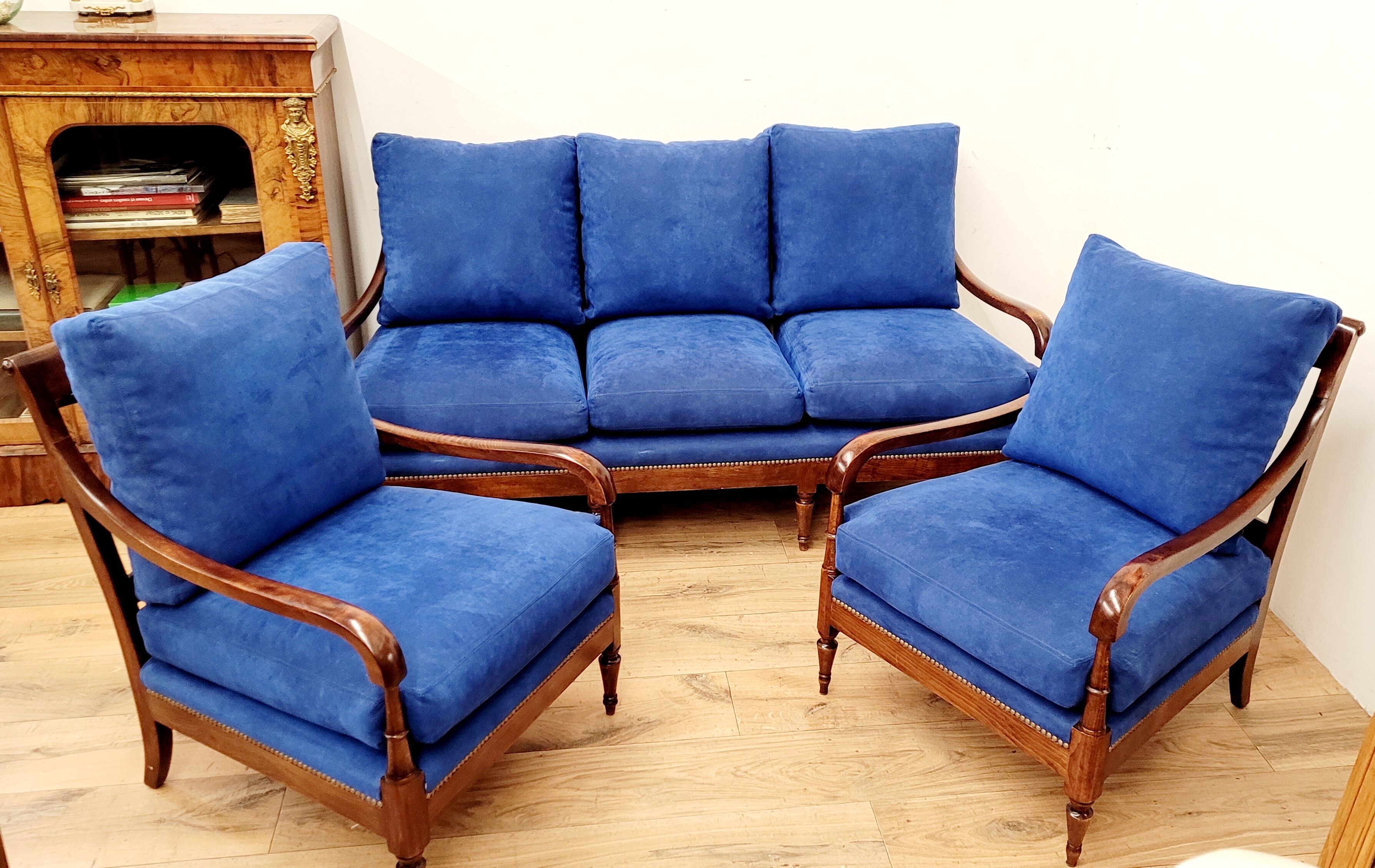 Living room sofa three places and two armchairs