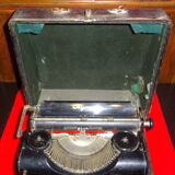 Former typewriter Olympia Simplex