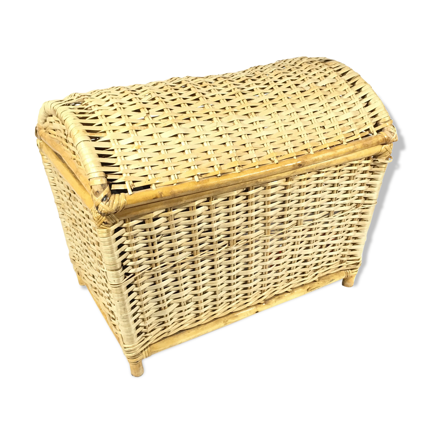 Wicker trunk