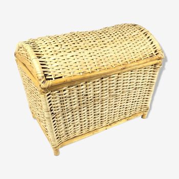 Wicker trunk