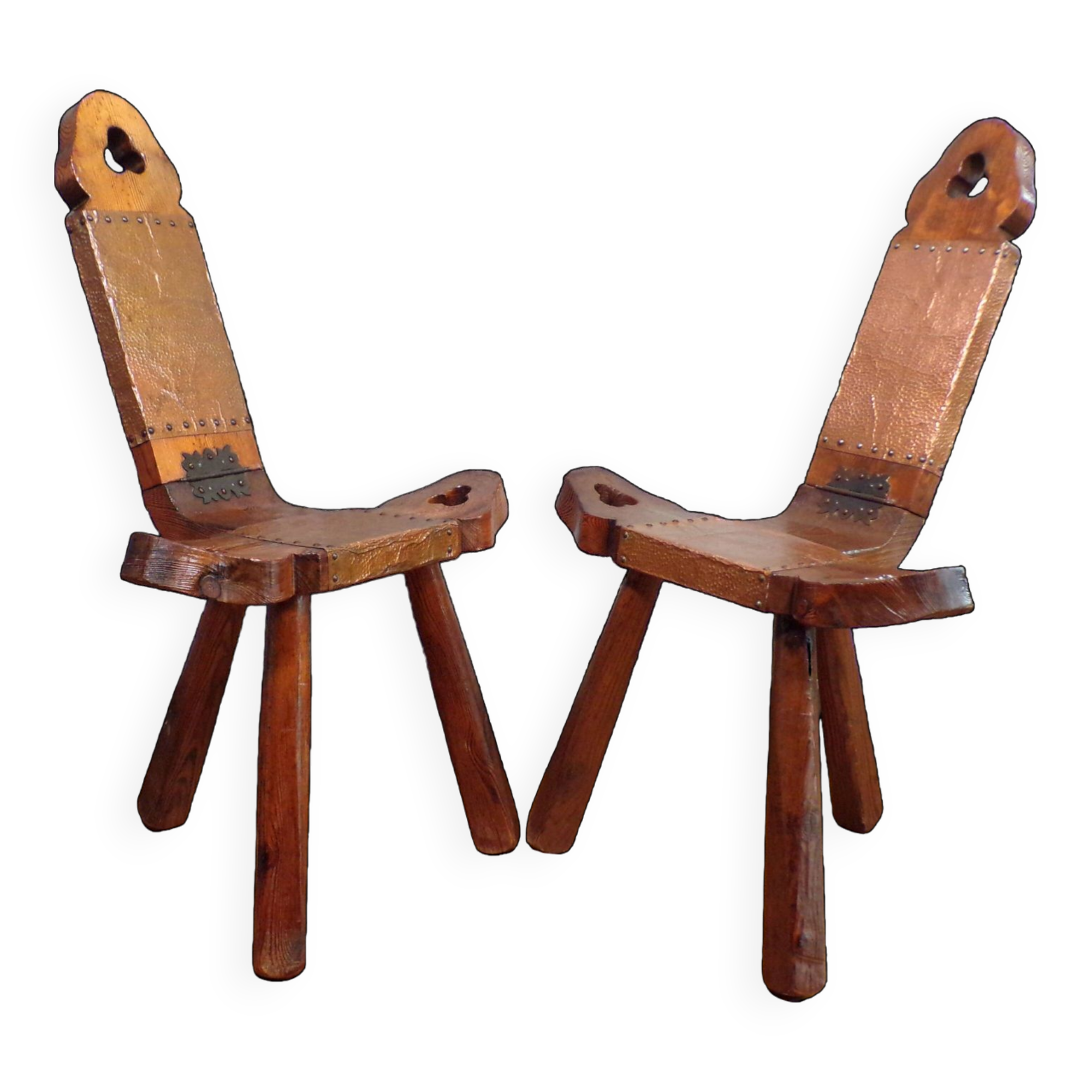 Pair of tripod mountain chairs