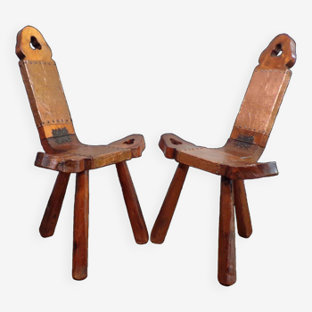 Pair of tripod mountain chairs