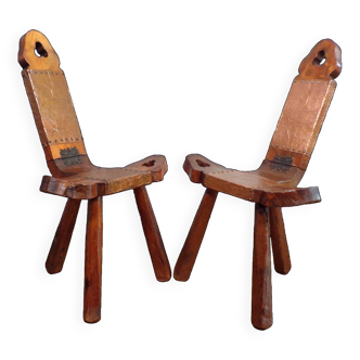 Pair of tripod mountain chairs