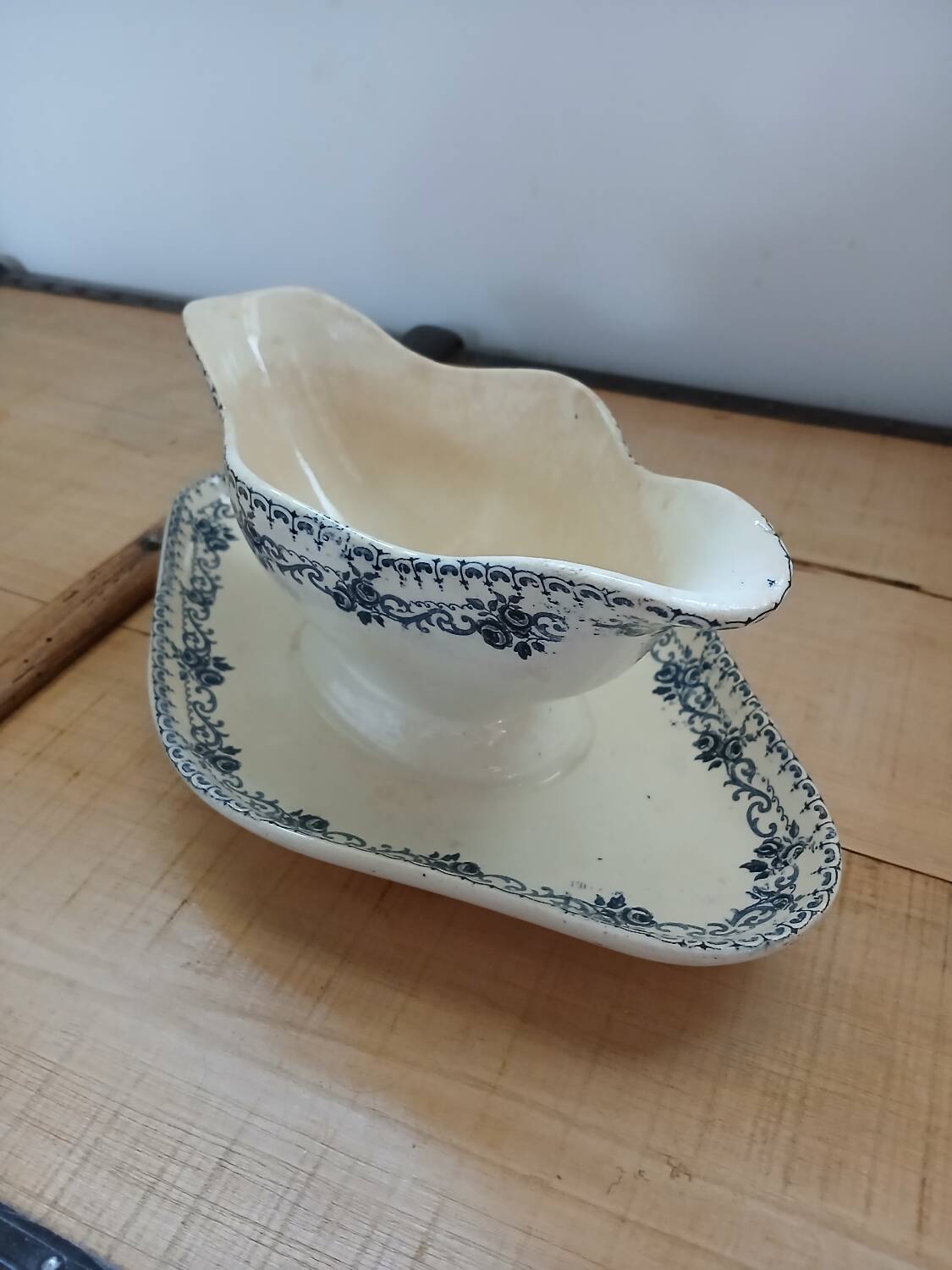 Old Terre de fer sauce boat